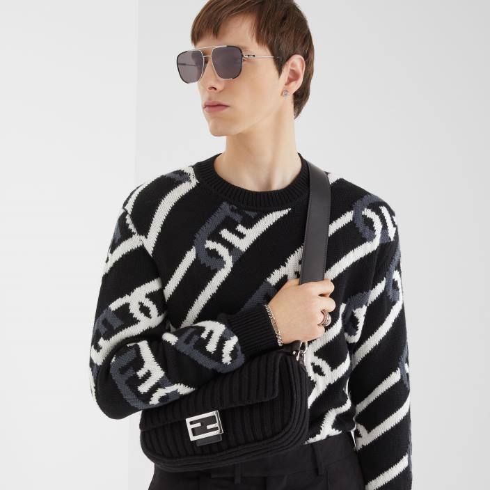 moški uhan srebro Fendi nakit Z68L2744