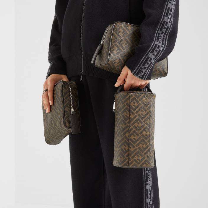 moški toaletna torbica iz blaga rjav Fendi dodatki Z68L2499