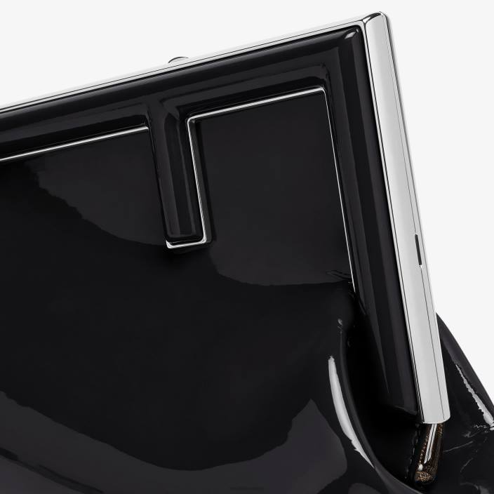 ženske lakirana torbica Črna Fendi dodatki Z68L739